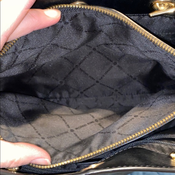 Michael Kors Black Shoulder Bag with Gold Chain - Picture 4 of 8